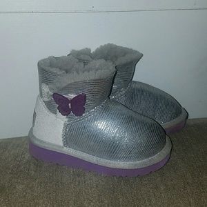 Guc authentic bailey butterlfy button Uggs 5c